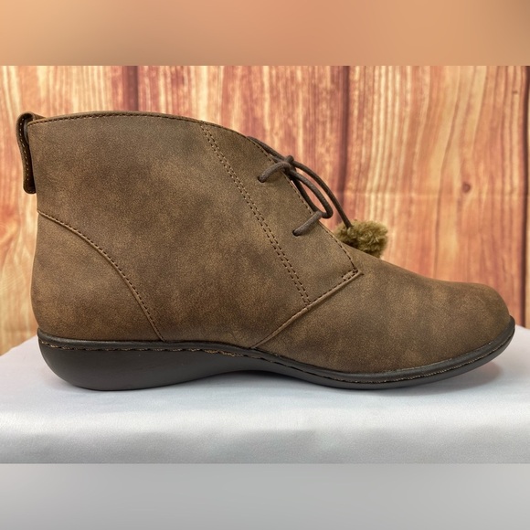 Soft style A hush puppies company brown lace booties with pompoms size 6.5 - Picture 7 of 16